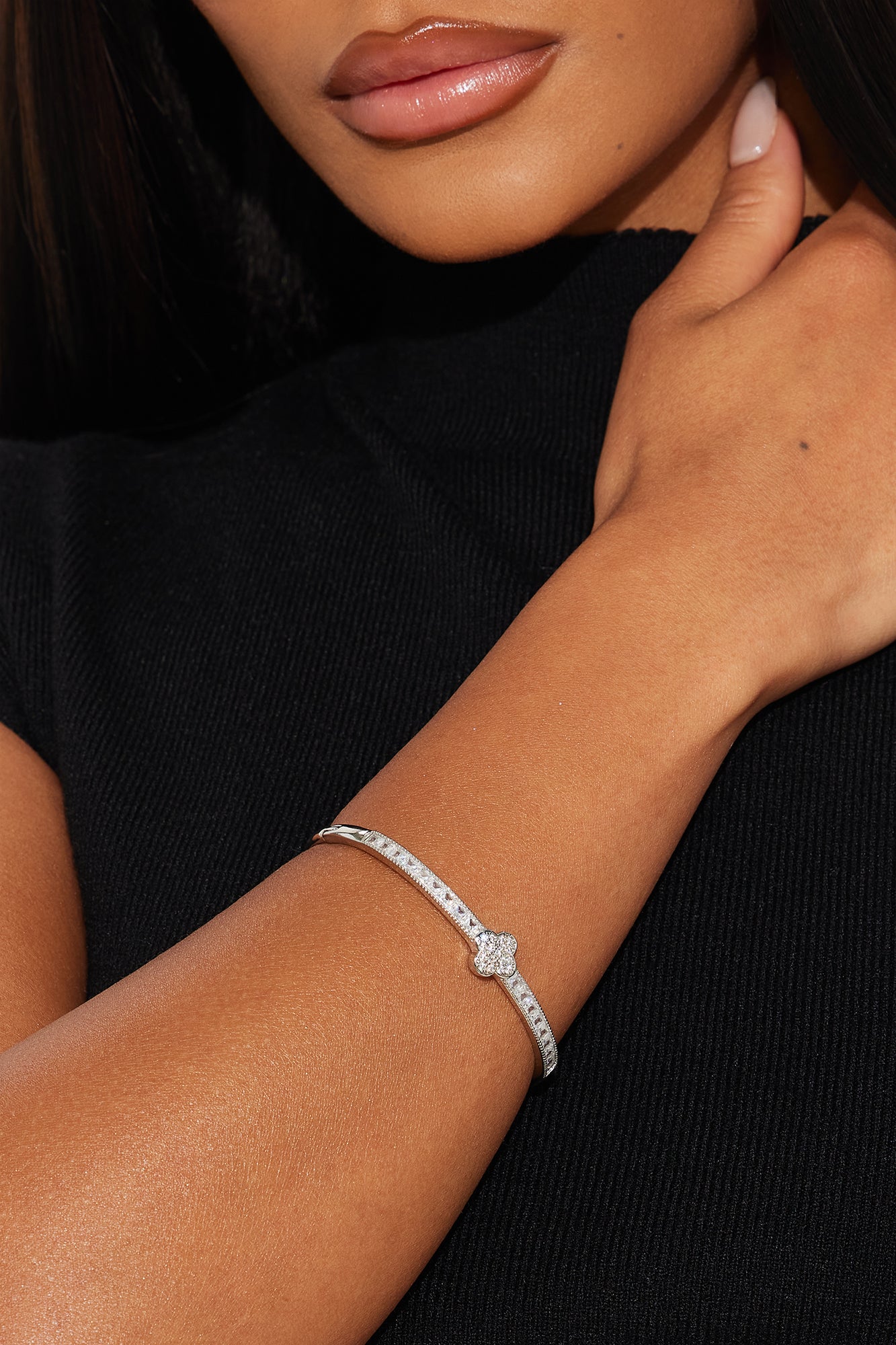 Lucky Dreamer Clover Rhinestone Embellished Bracelet - Silver