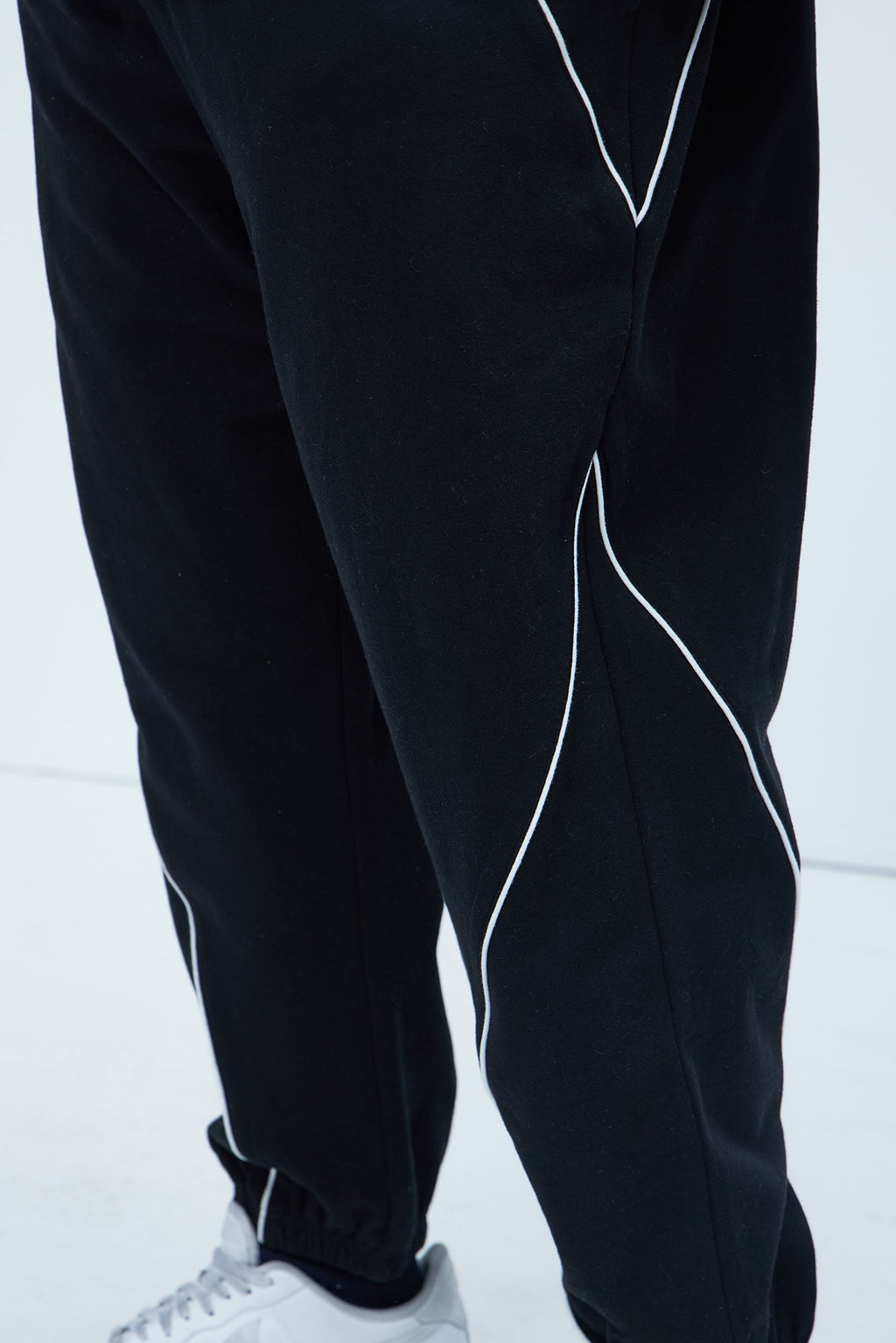 Tyson Piping Relaxed Jogger - Black