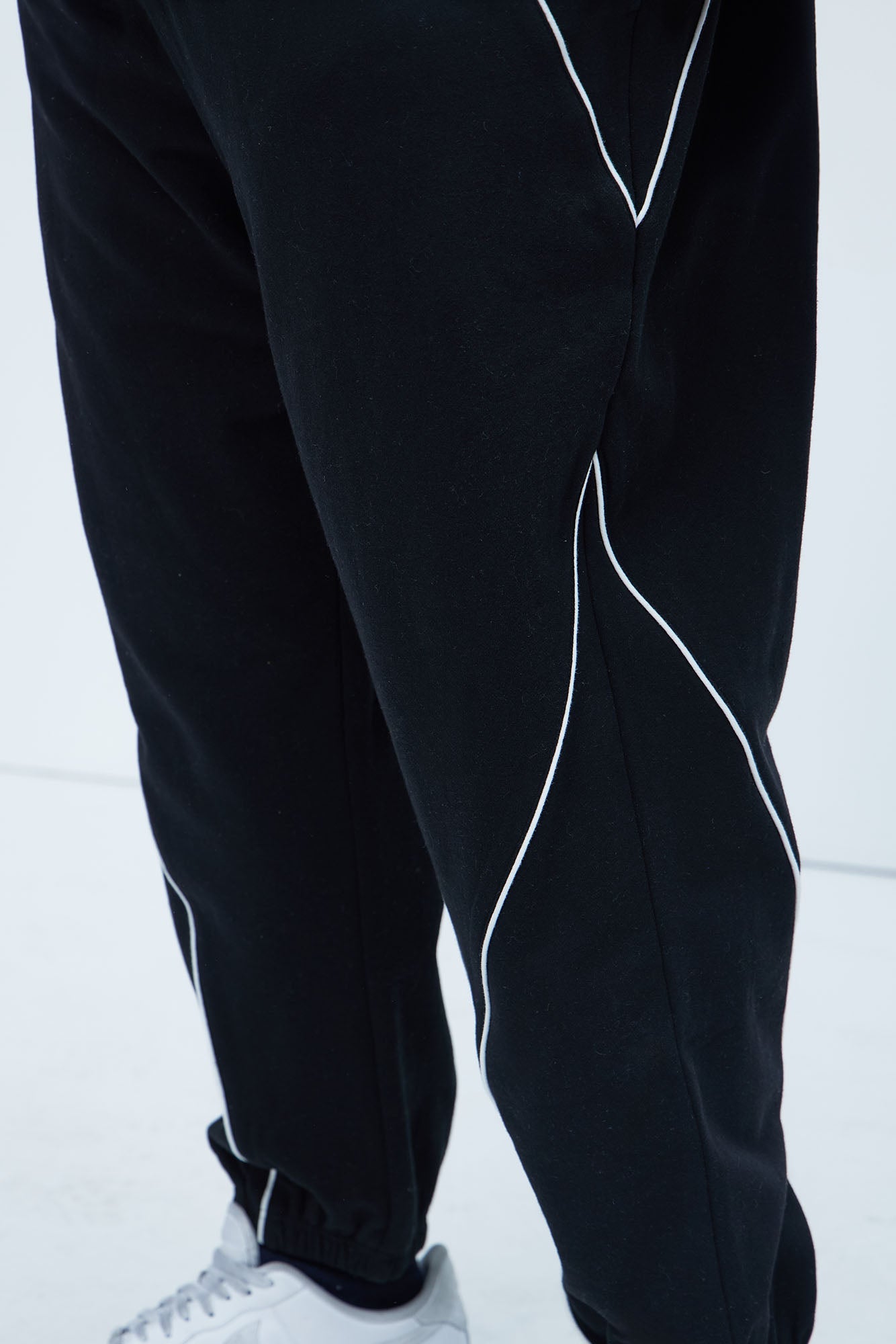 Tyson Piping Relaxed Jogger - Black