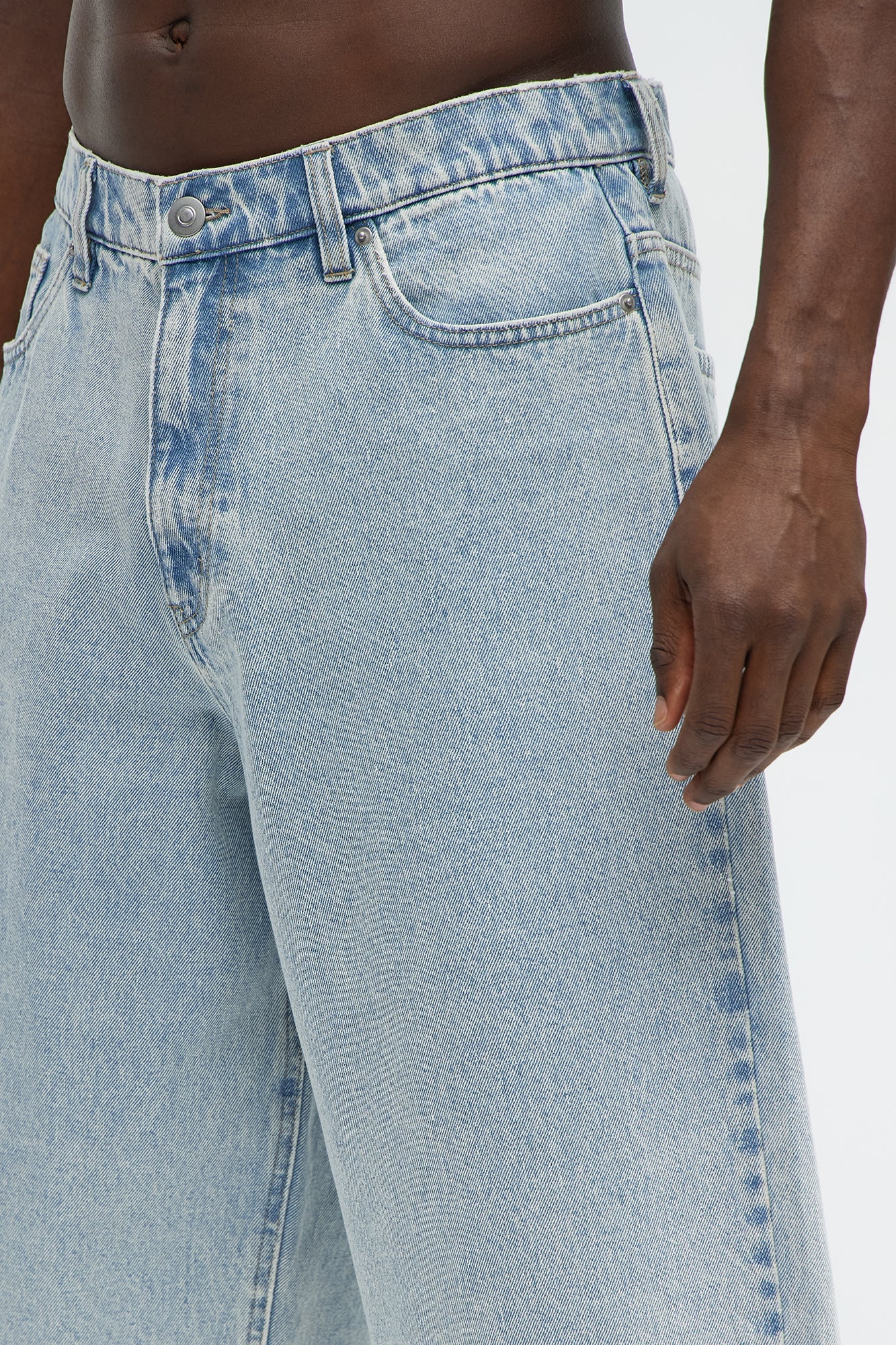 Colin Baggy Denim Short - Light Wash