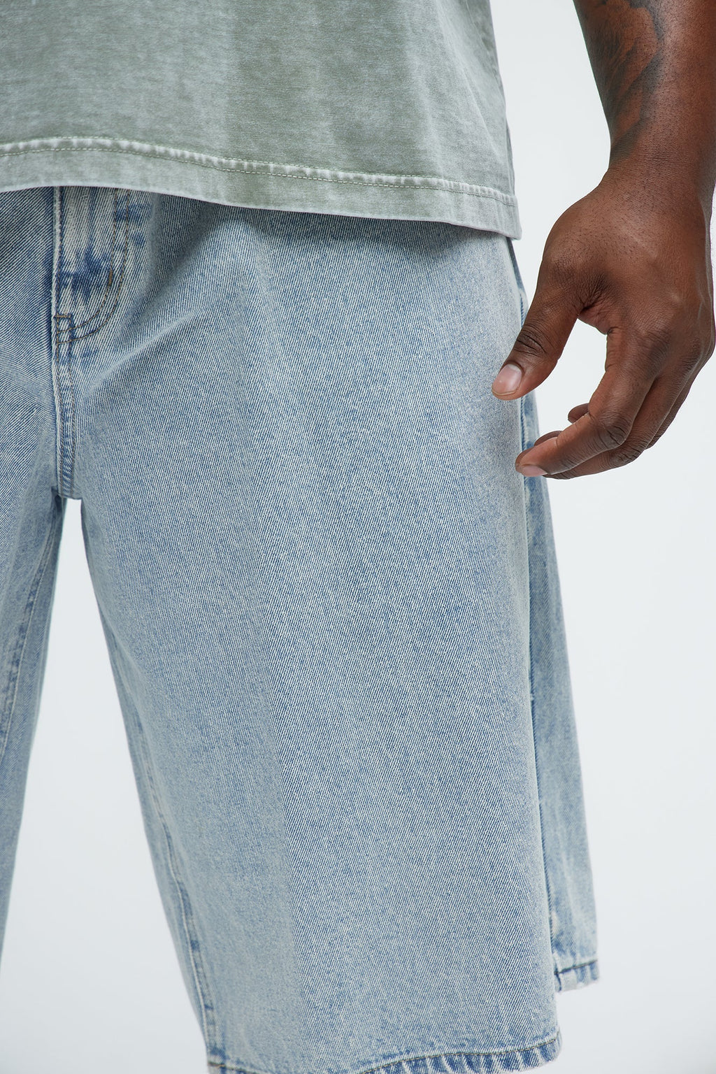 Colin Baggy Denim Short - Light Wash