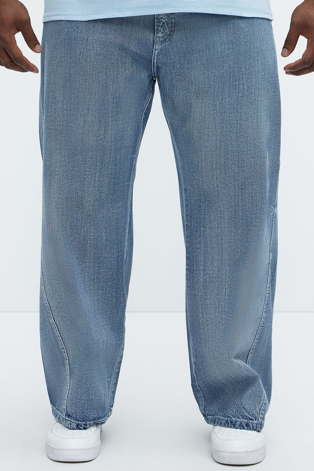 Seams Barbed Baggy Jeans - Light Wash