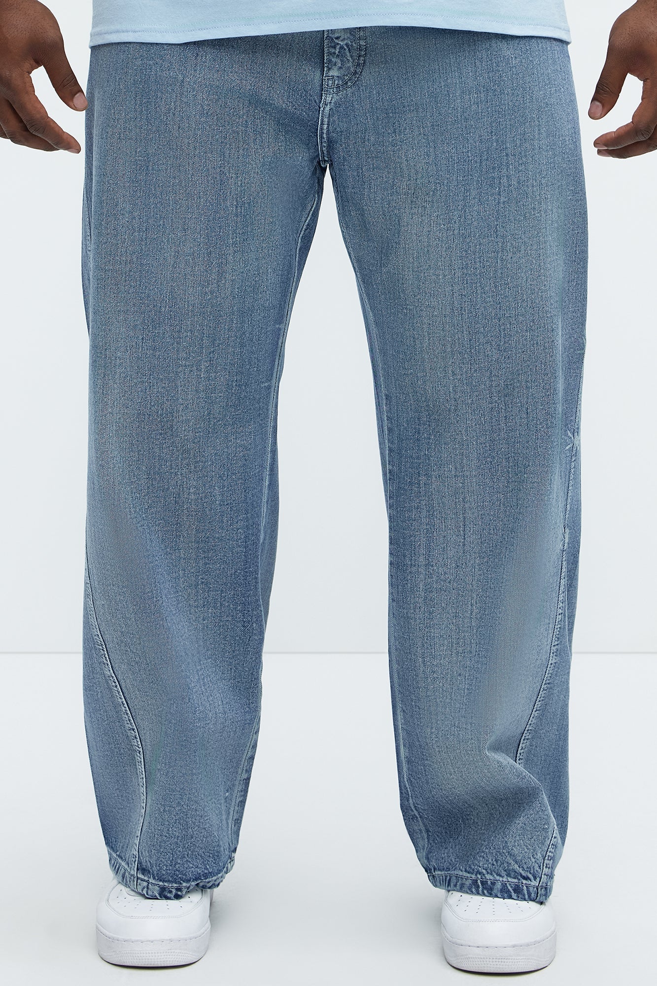 Seams Barbed Baggy Jeans - Light Wash