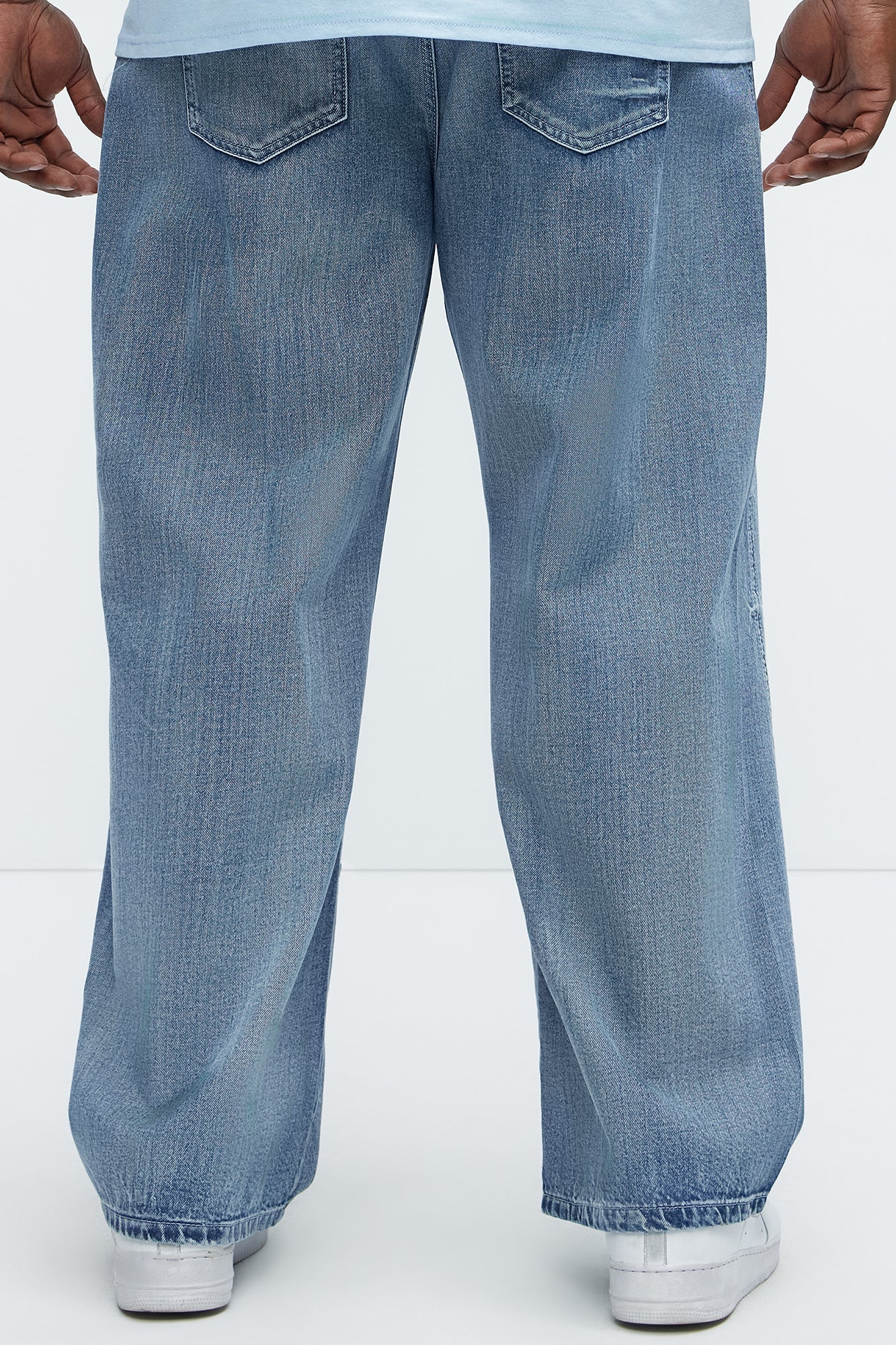 Seams Barbed Baggy Jeans - Light Wash