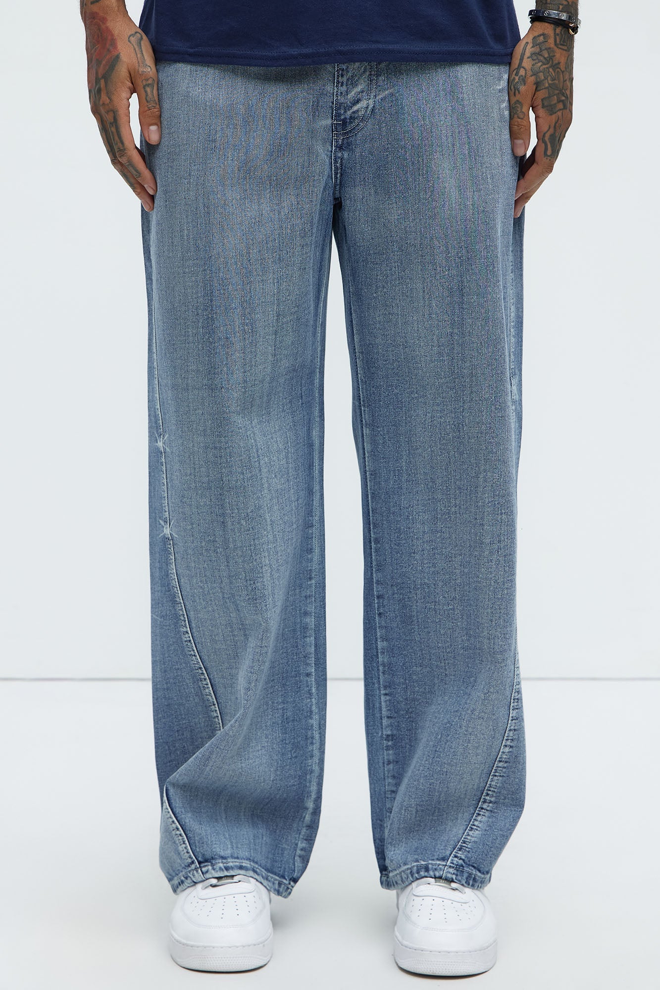 Seams Barbed Baggy Jeans - Light Wash
