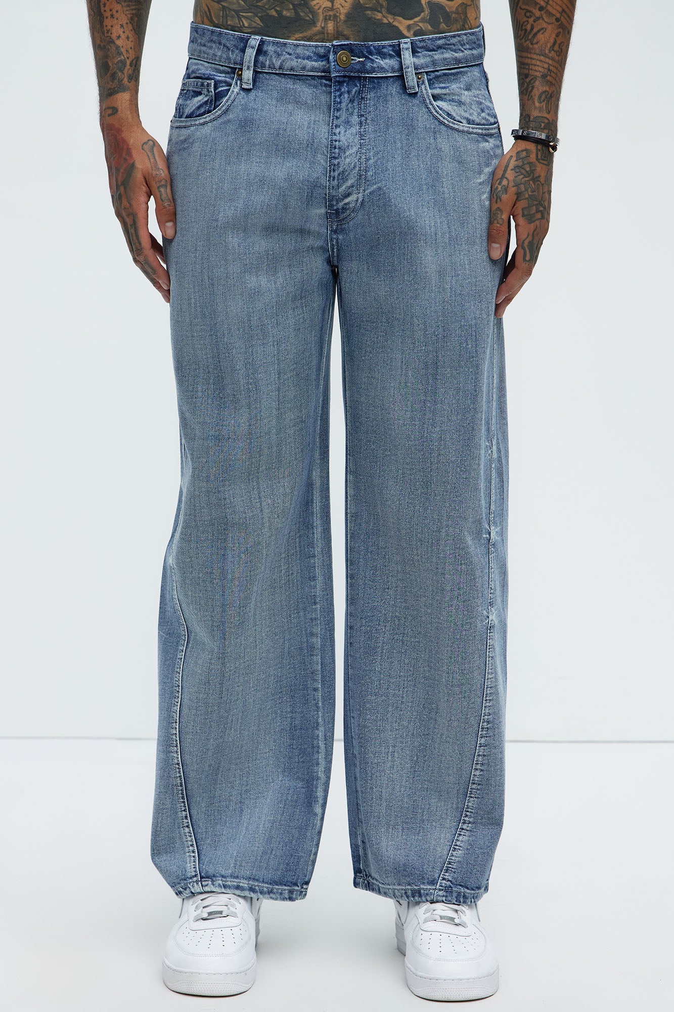 Seams Barbed Baggy Jeans - Light Wash
