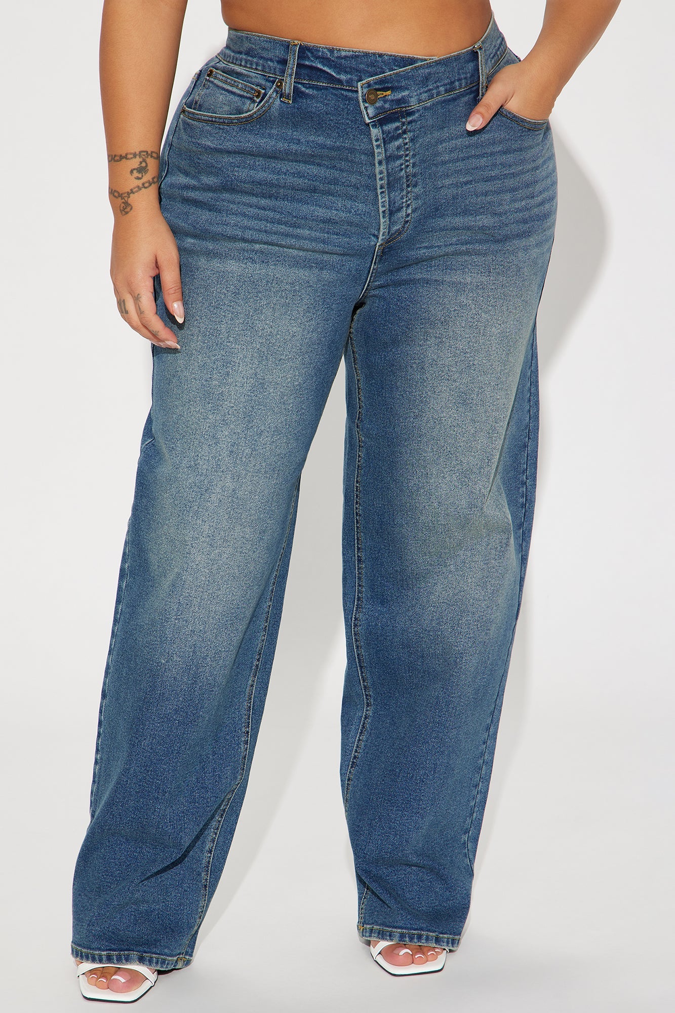 In Sync Stretch Crossover Straight Leg Jeans - Dark Wash