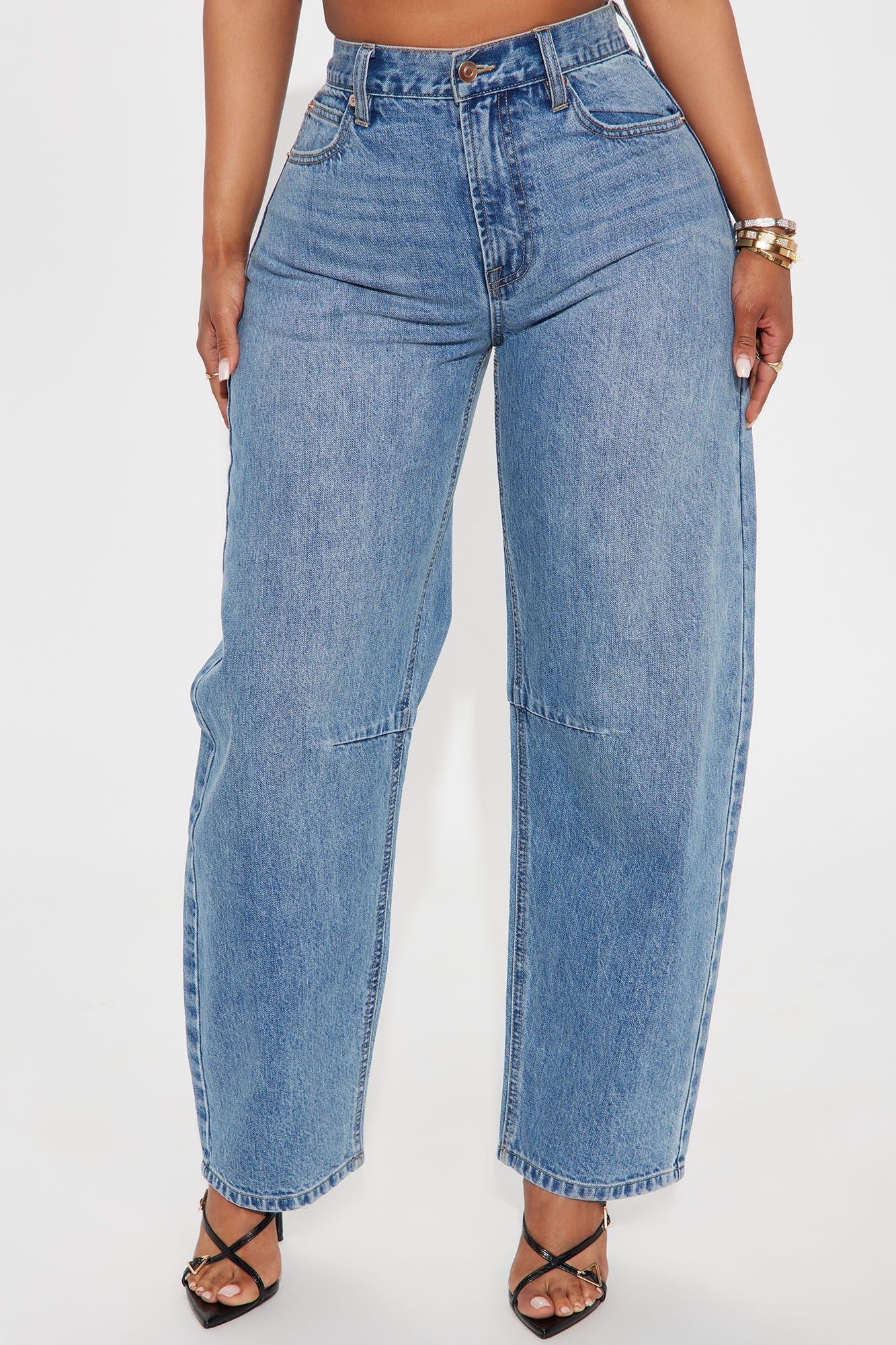Nova Stars Barrel Leg Jeans - Medium Wash