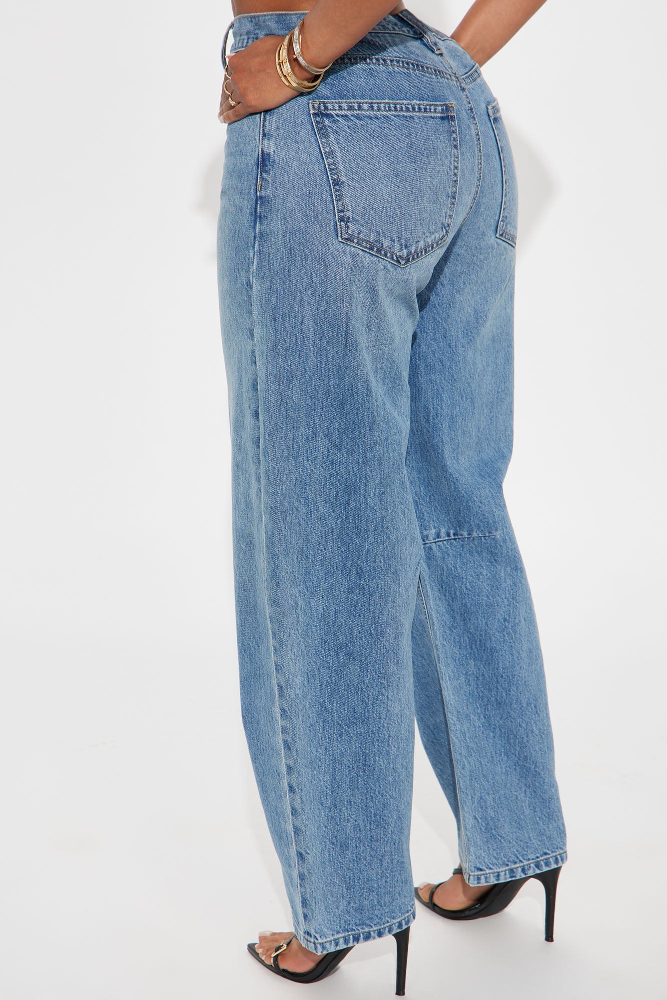 Nova Stars Barrel Leg Jeans - Medium Wash