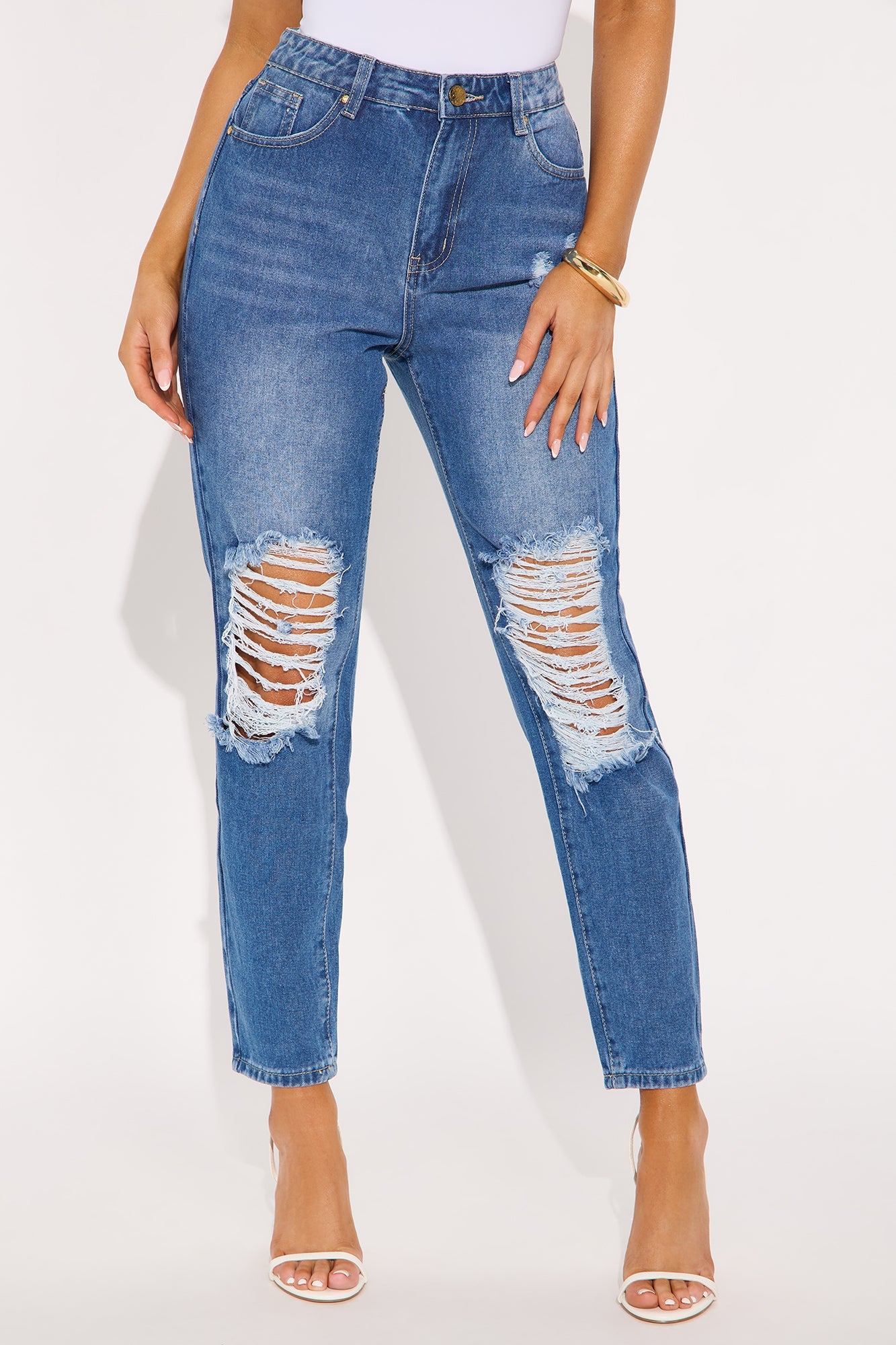Sneak Into It Ripped Straight Leg Jeans - Medium Wash