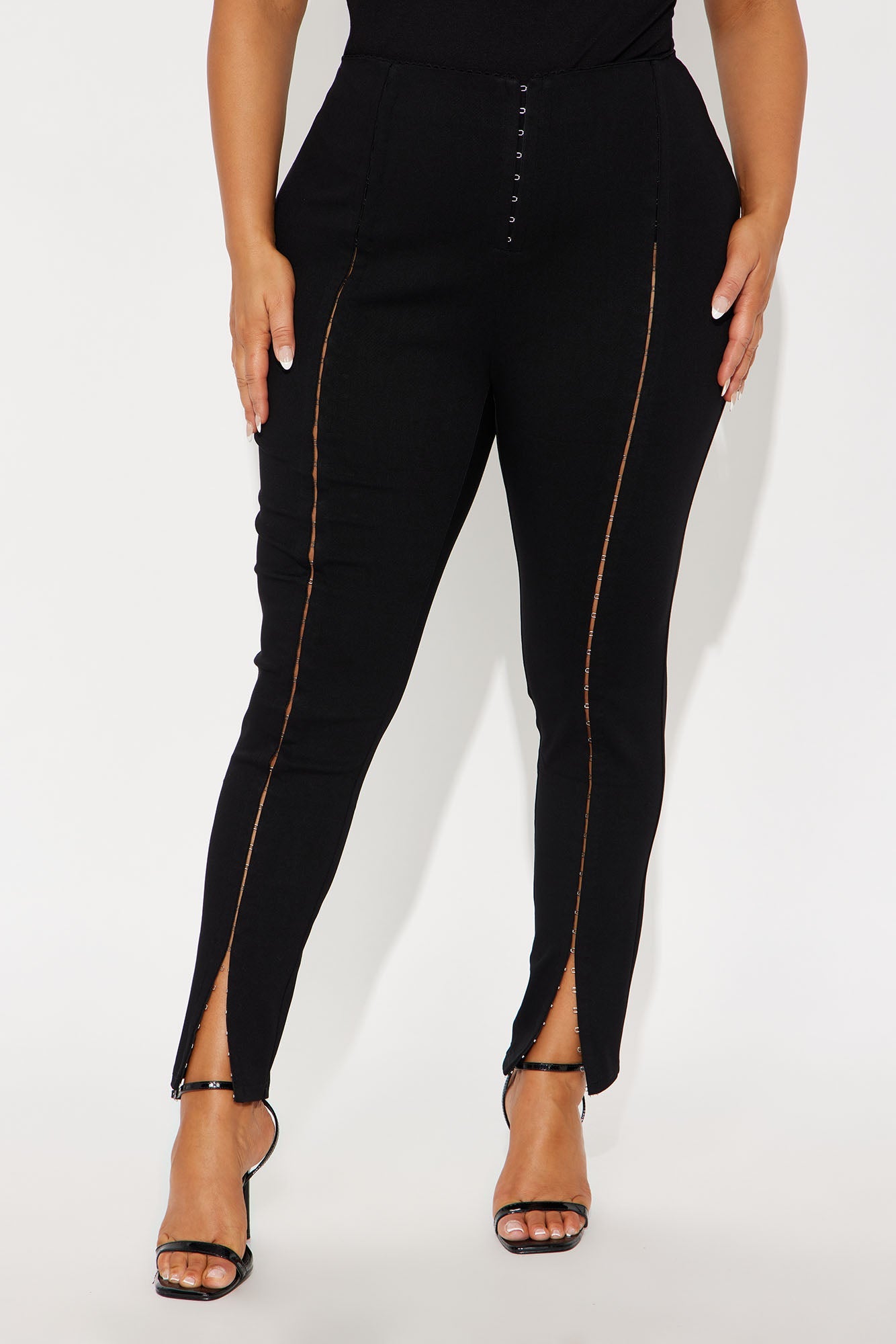 Hooked On You Skinny Pant 29″ - Black