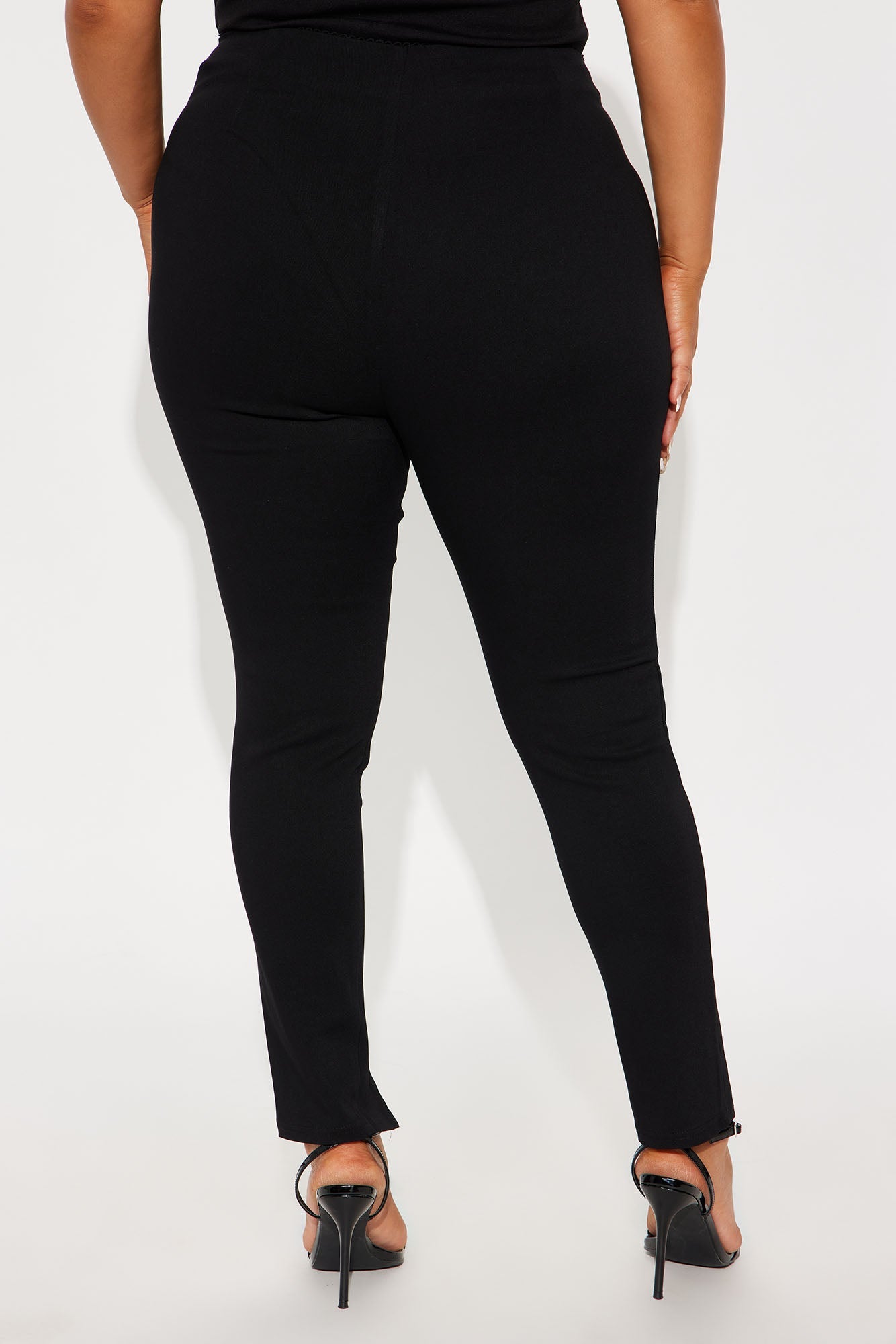 Hooked On You Skinny Pant 29″ - Black