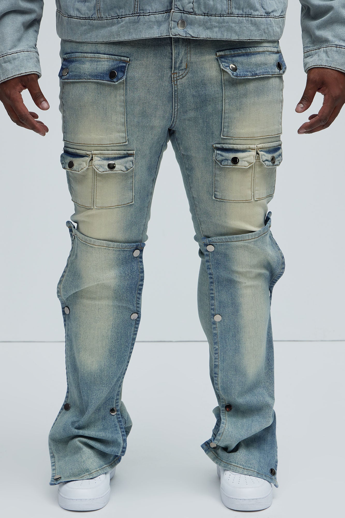 Utility Snap Pockets Flare Jeans - Light Wash