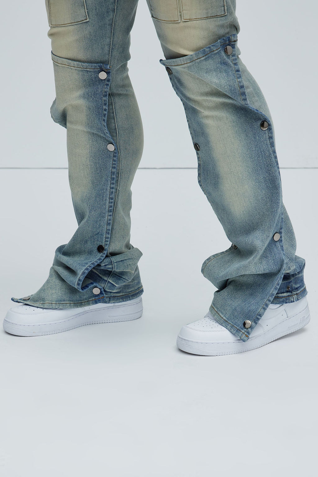 Utility Snap Pockets Flare Jeans - Light Wash