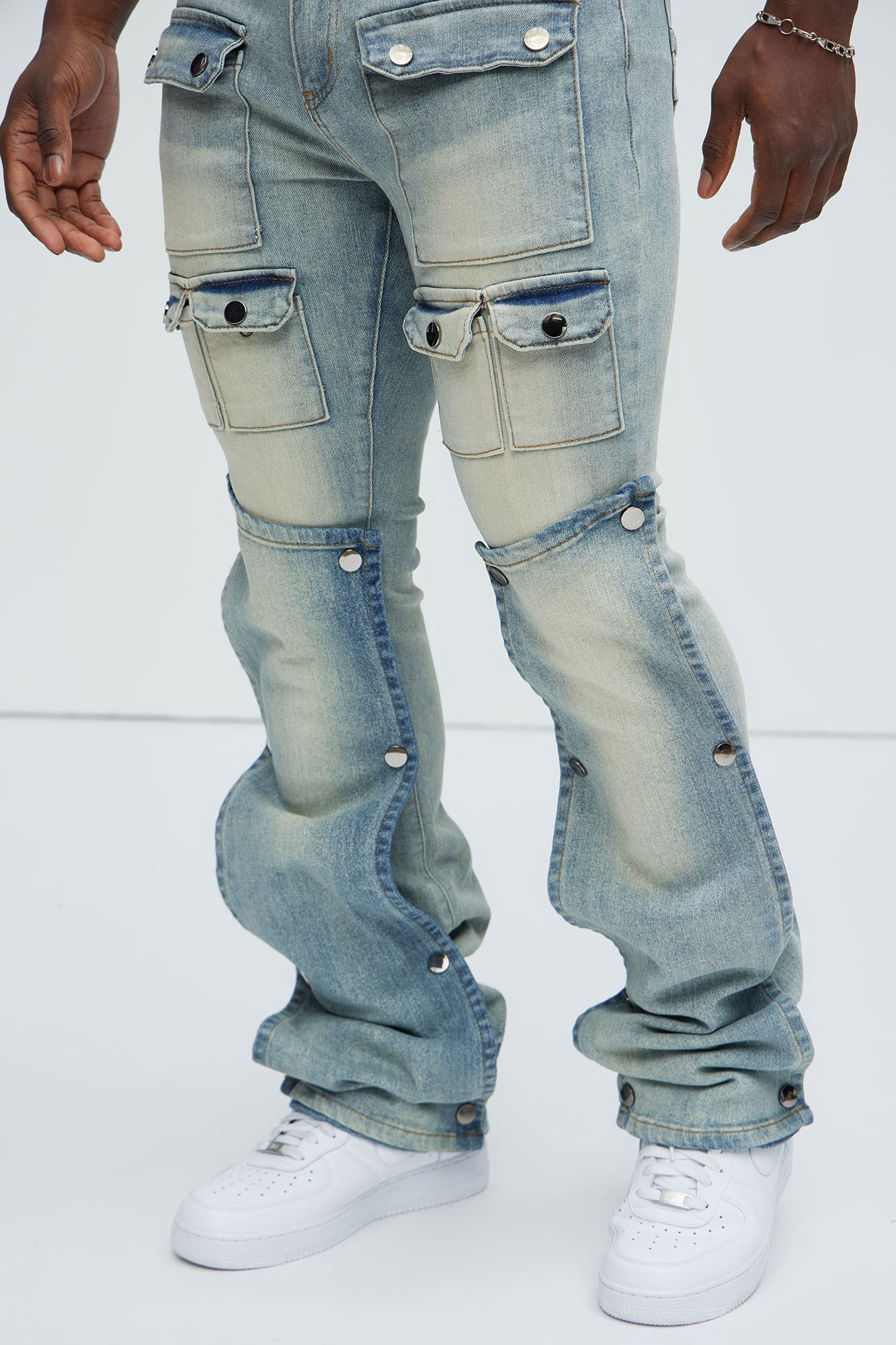 Utility Snap Pockets Flare Jeans - Light Wash