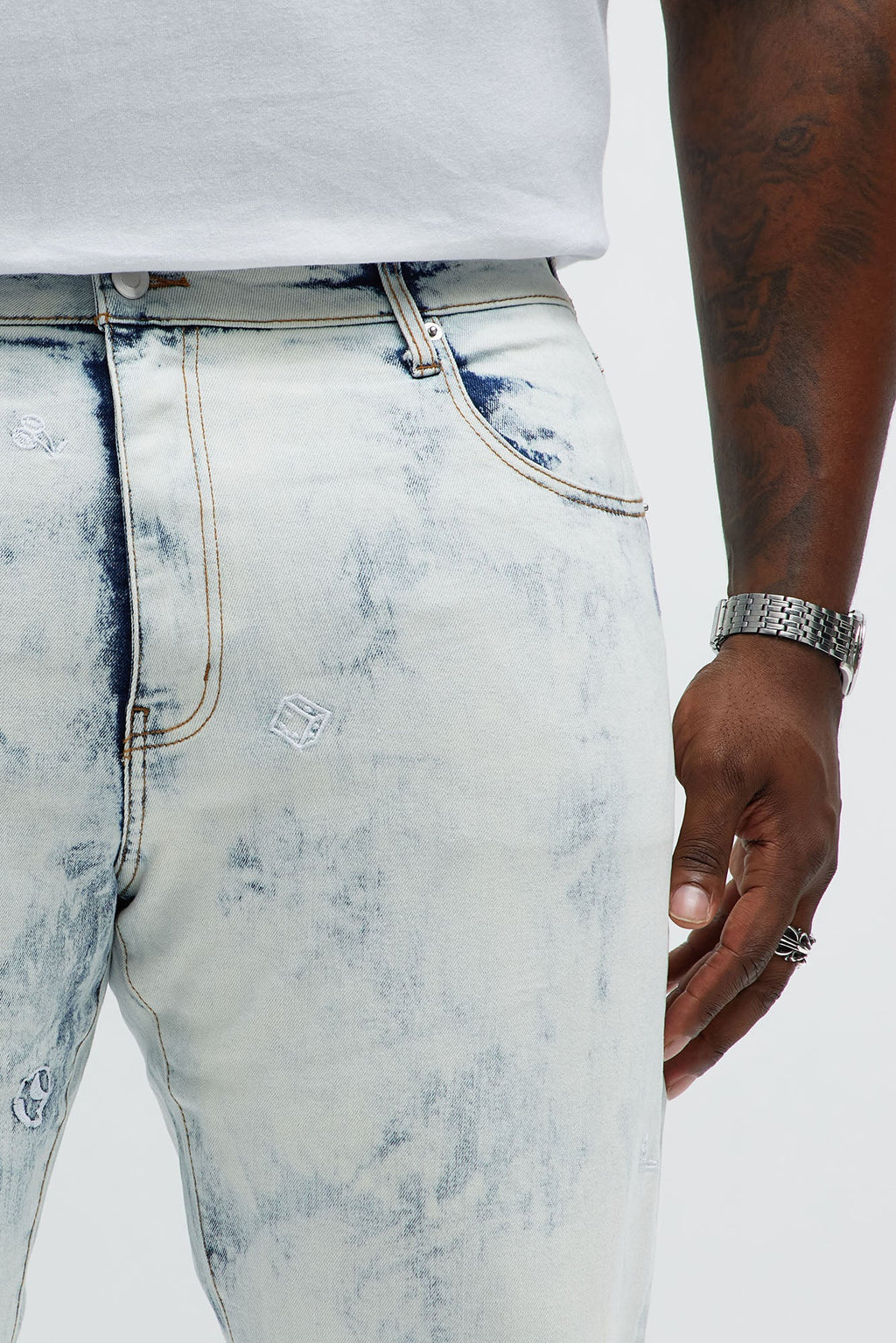 Skinny Fade Embroidered Bleached Jeans - Light Wash