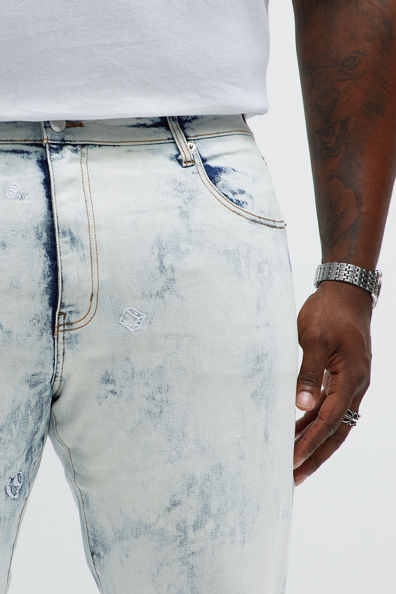 Skinny Fade Embroidered Bleached Jeans - Light Wash