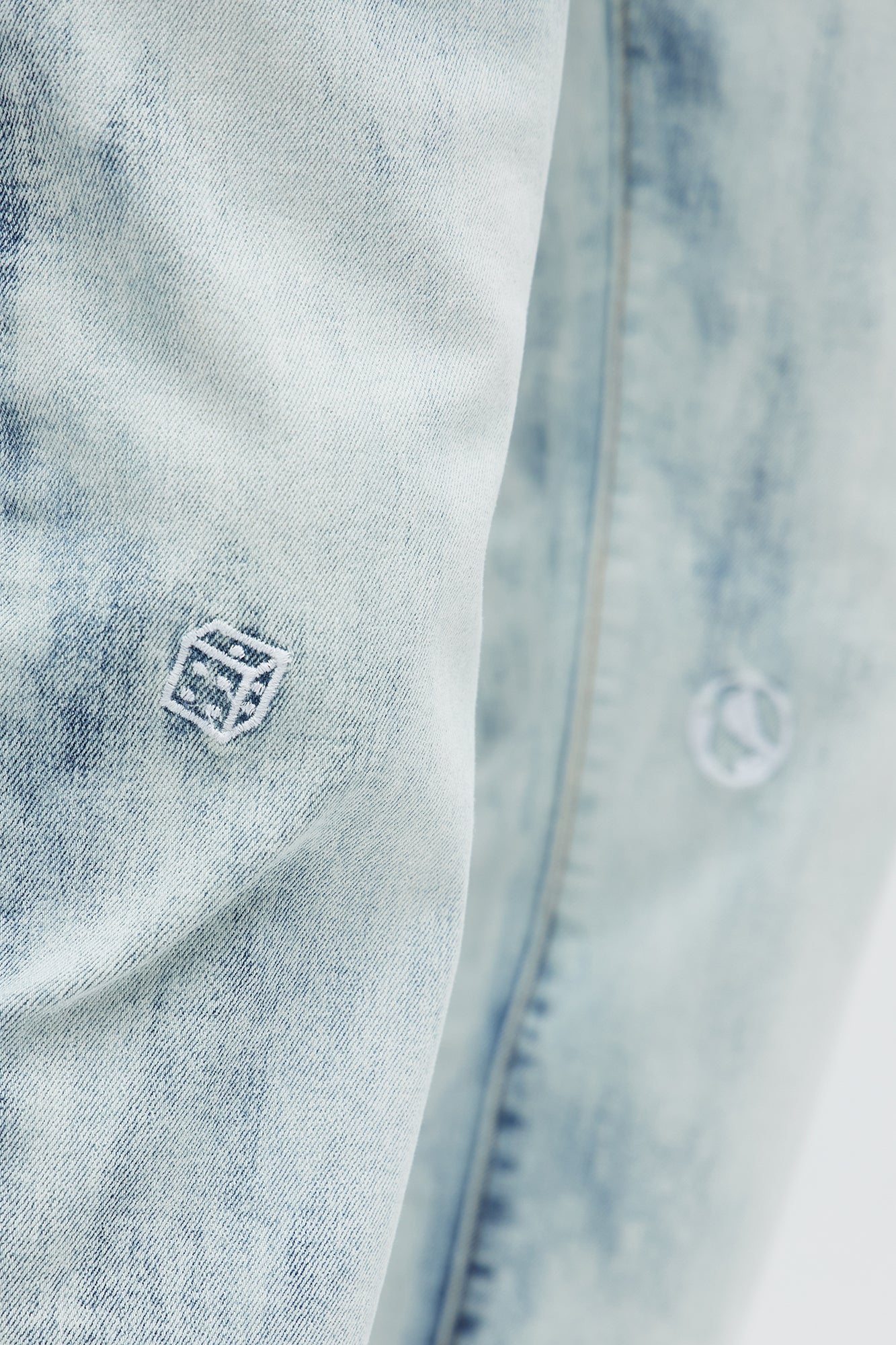 Skinny Fade Embroidered Bleached Jeans - Light Wash