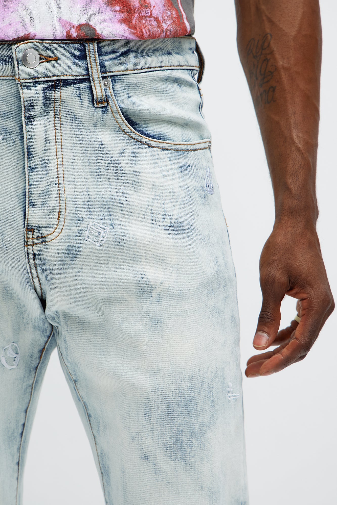 Skinny Fade Embroidered Bleached Jeans - Light Wash