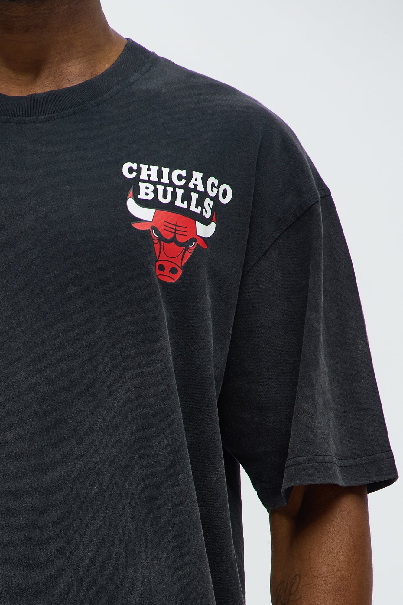 Bulls Freethrow Oversized Short Sleeve Tee - Black