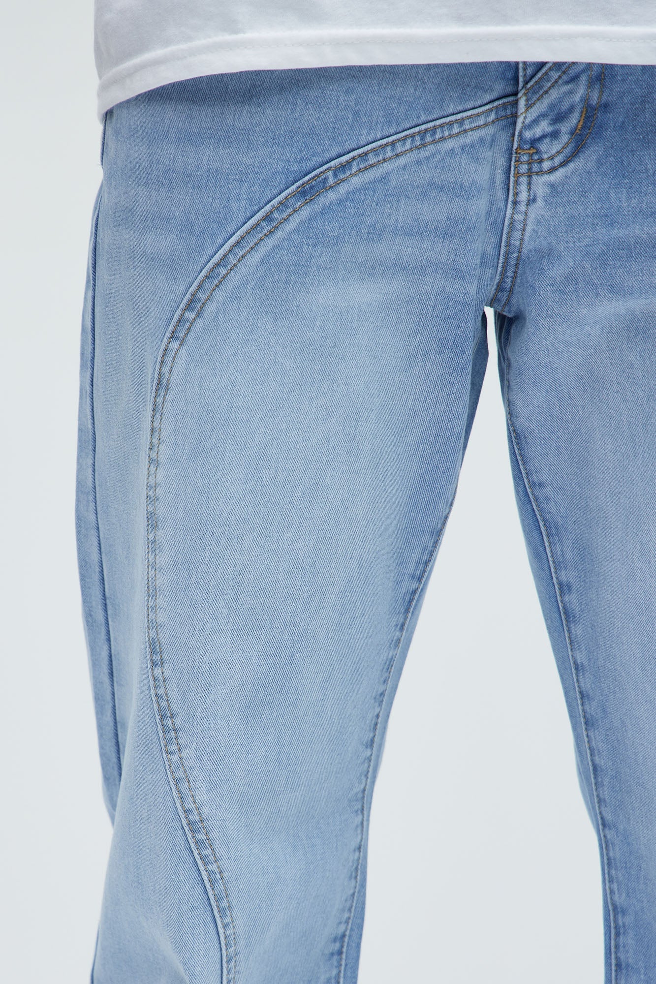 Lava Flow Straight Jeans - Light Wash