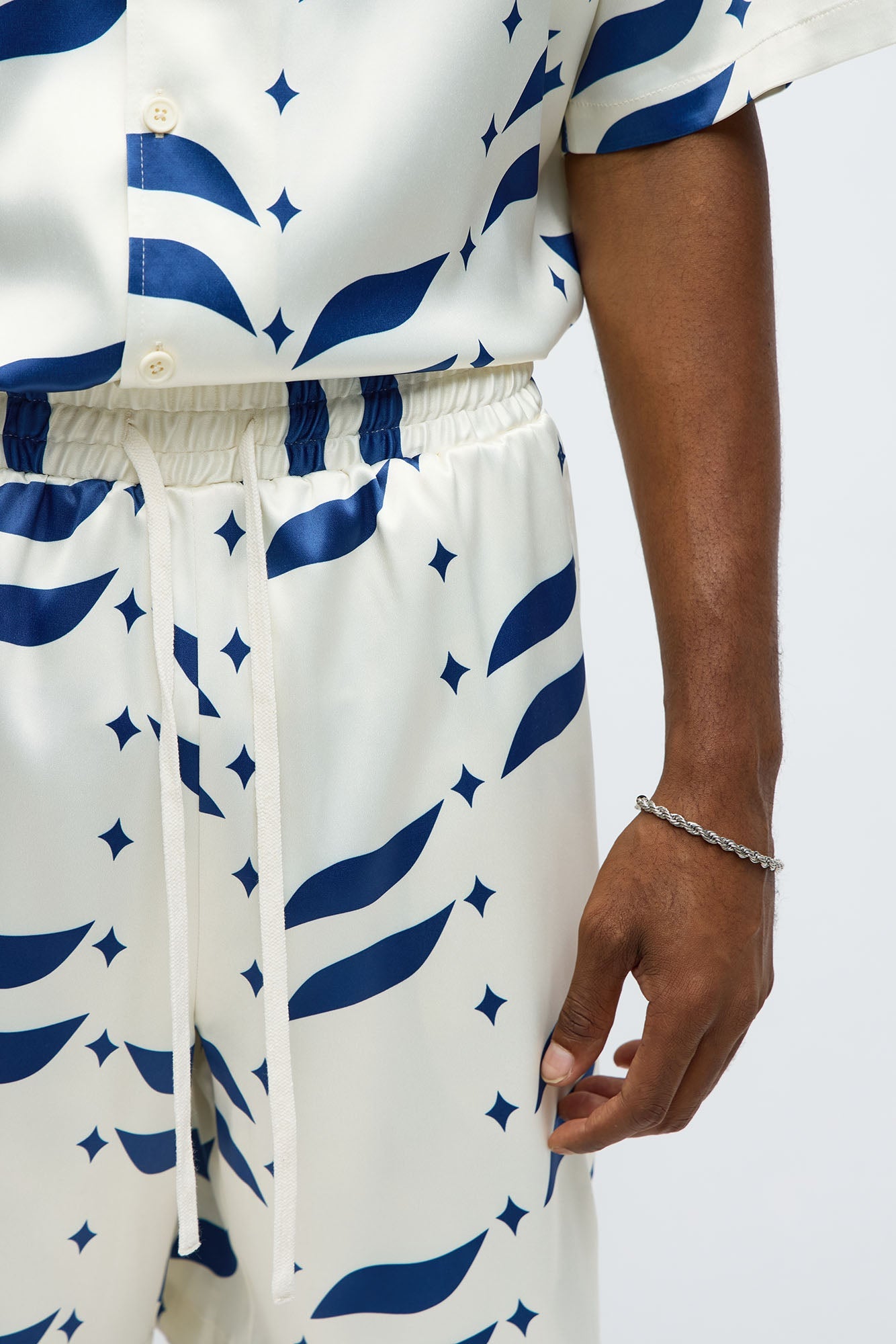 Relaxed Star Panel Short - Cream/combo