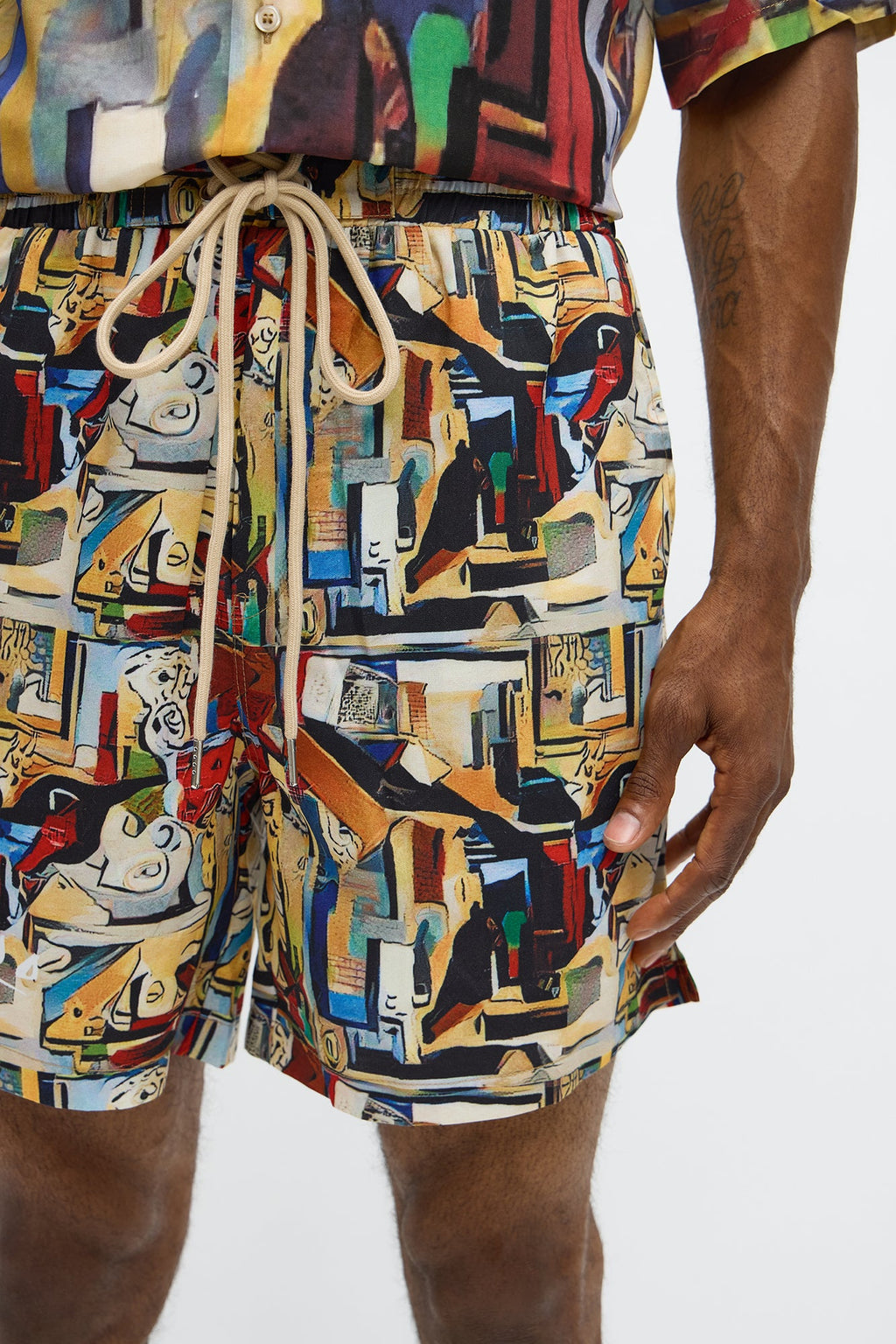 Relaxed Picasso A La Hummingbird  Shorts - Multi Color