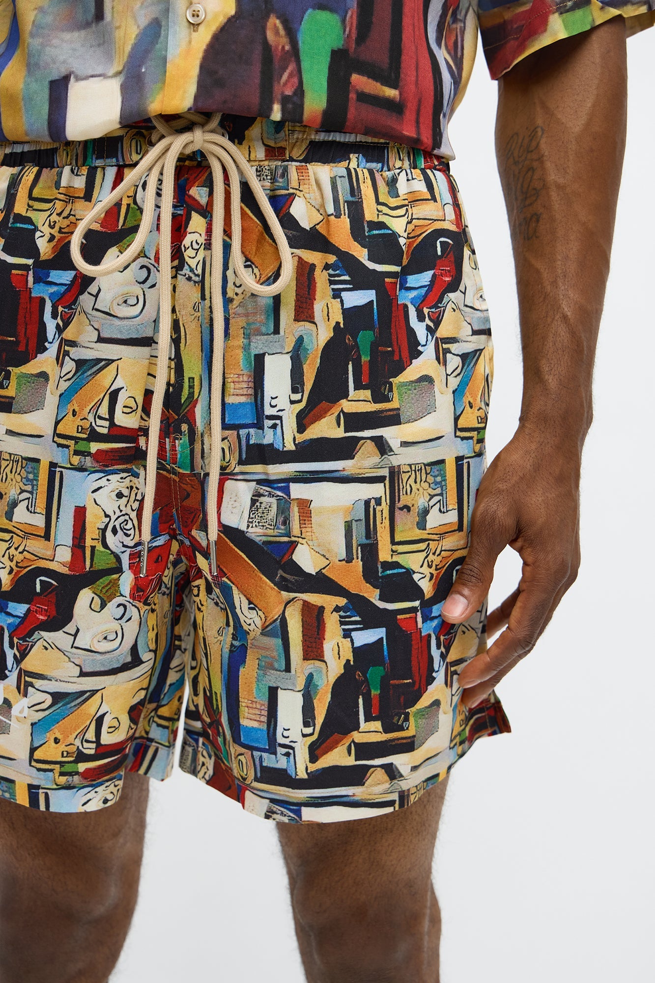 Relaxed Picasso A La Hummingbird  Shorts - Multi Color