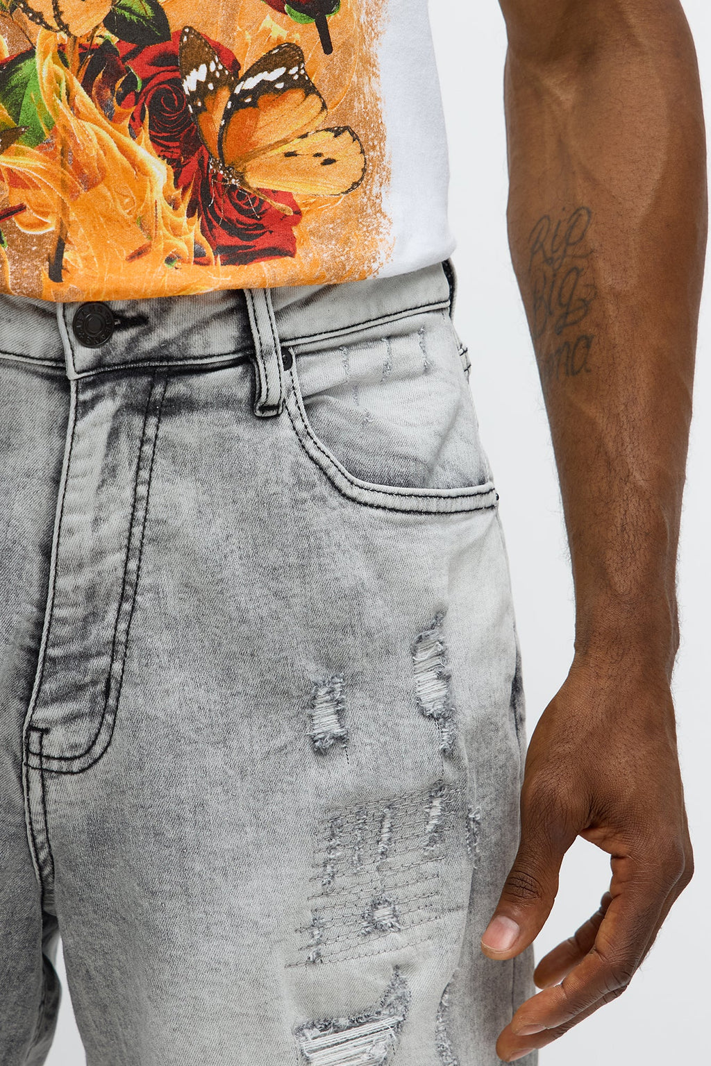 Relaxed Looking Out Ripped And Repair Denim Shorts - Grey