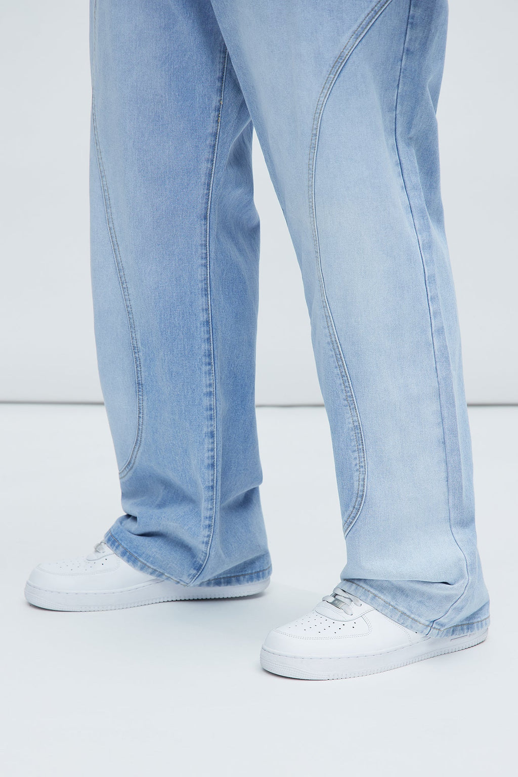 Lava Flow Straight Jeans - Light Wash