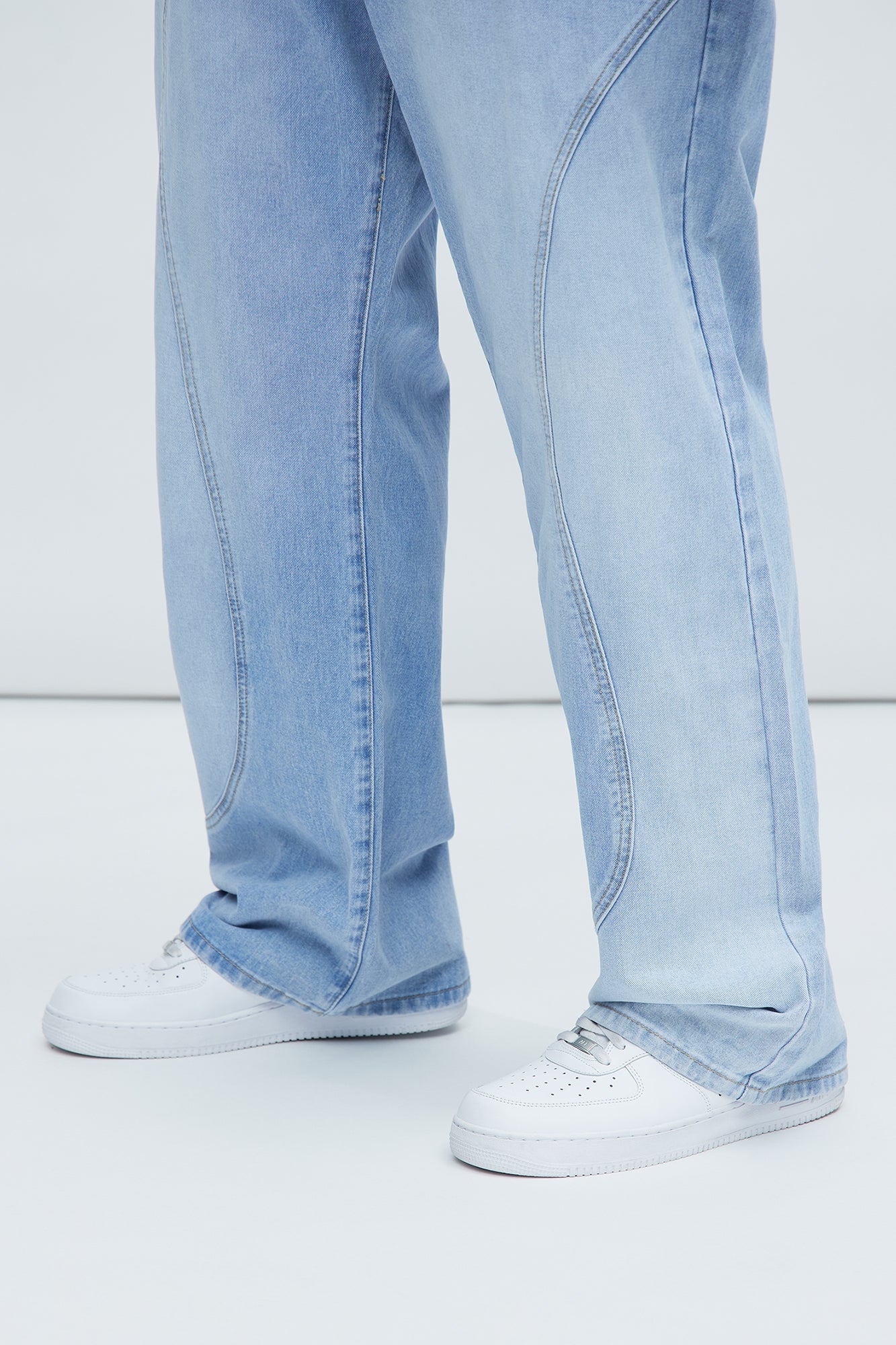 Lava Flow Straight Jeans - Light Wash