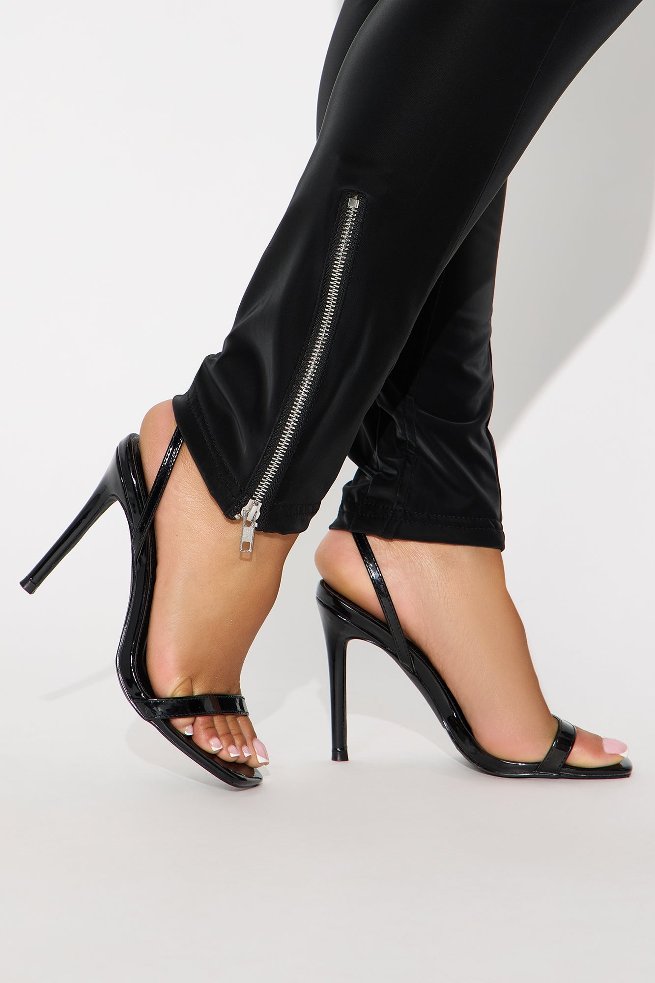 Check The Details Coated Skinny Pant 29″ - Black 