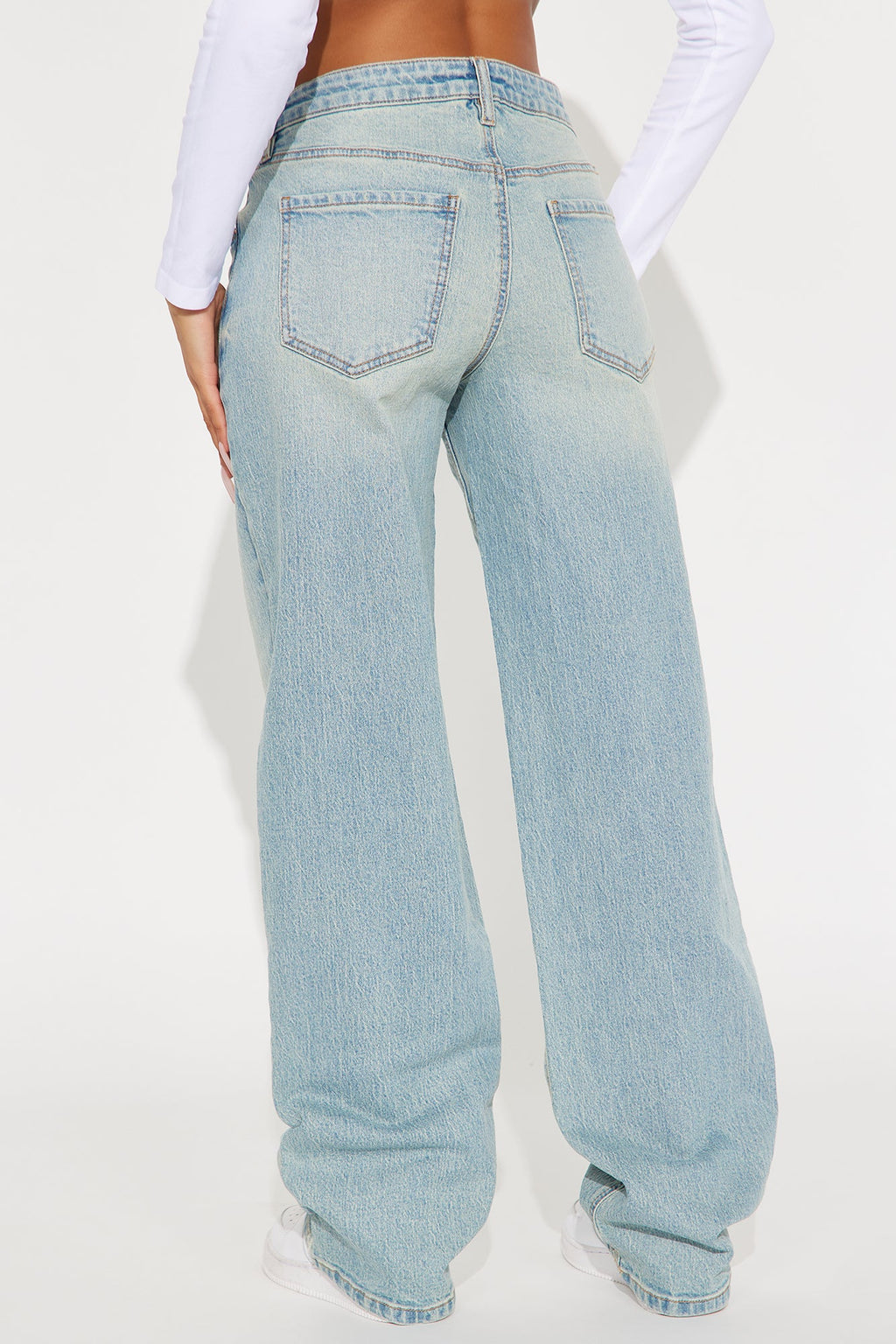 Leila Low Rise Straight Leg Jeans - Light Wash