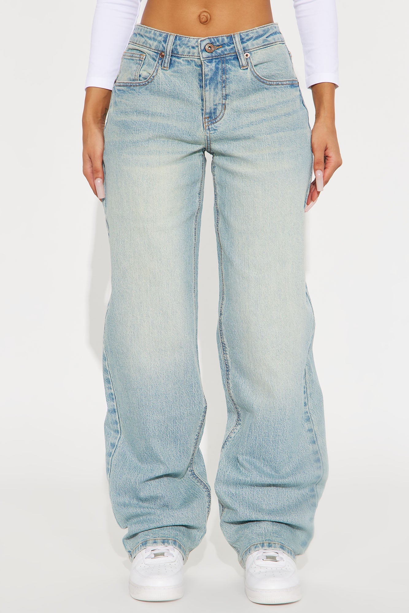 Leila Low Rise Straight Leg Jeans - Light Wash