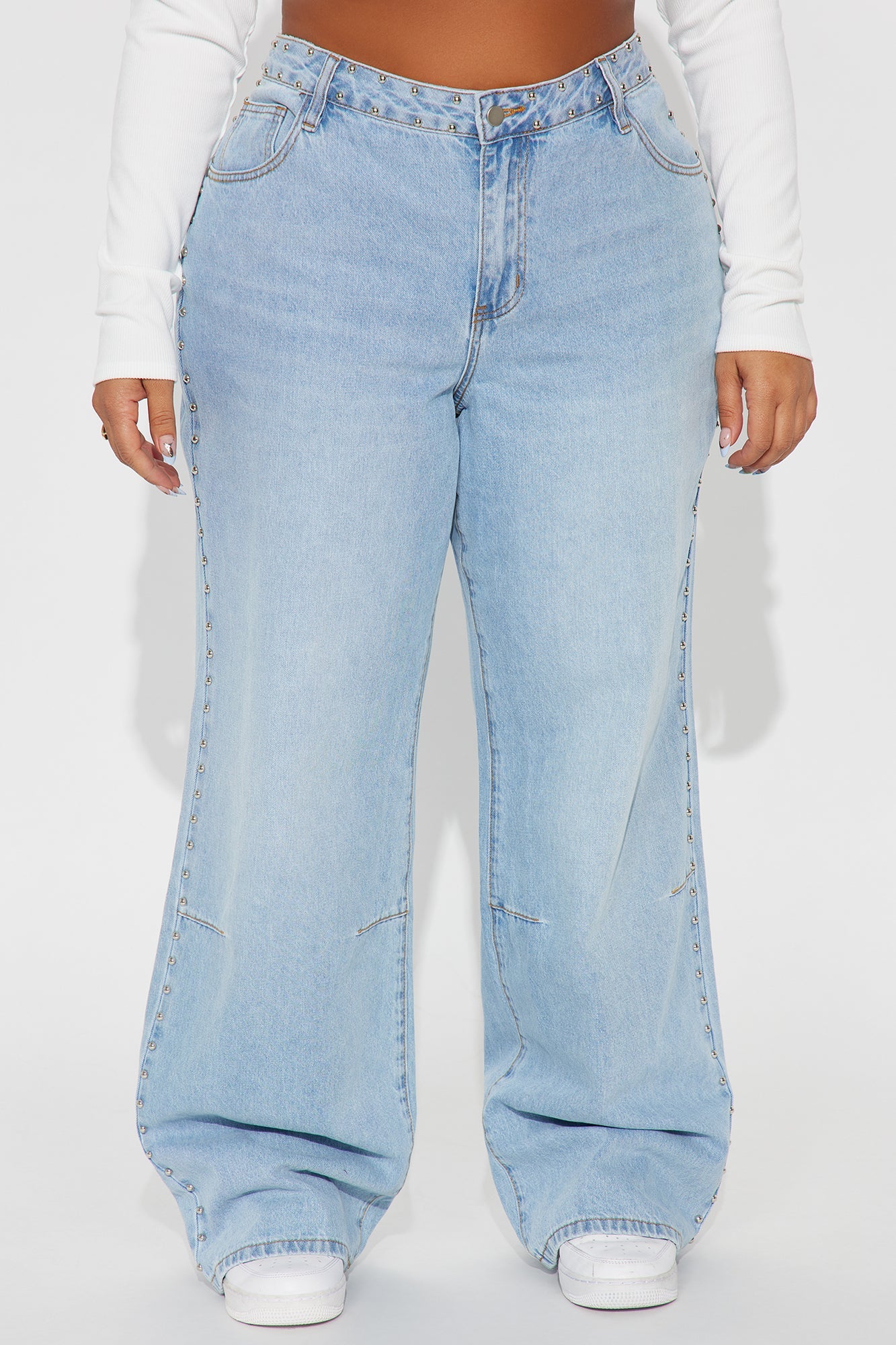 Studded Kiss Embellished Baggy Jeans - Light Wash