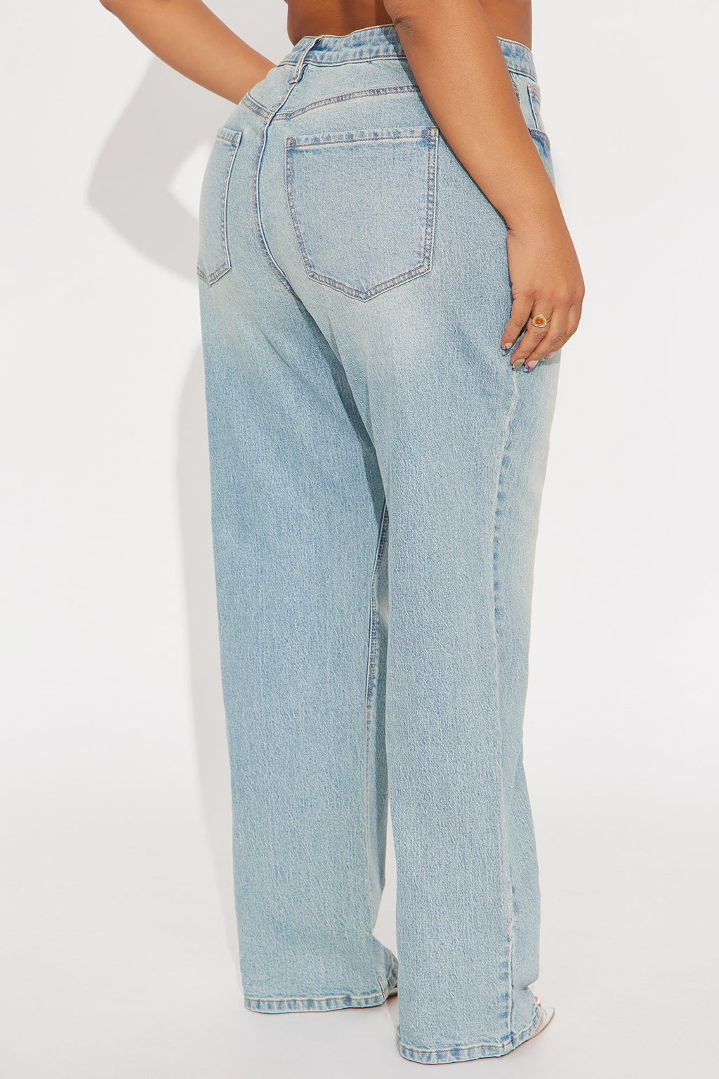 Leila Low Rise Straight Leg Jeans - Light Wash