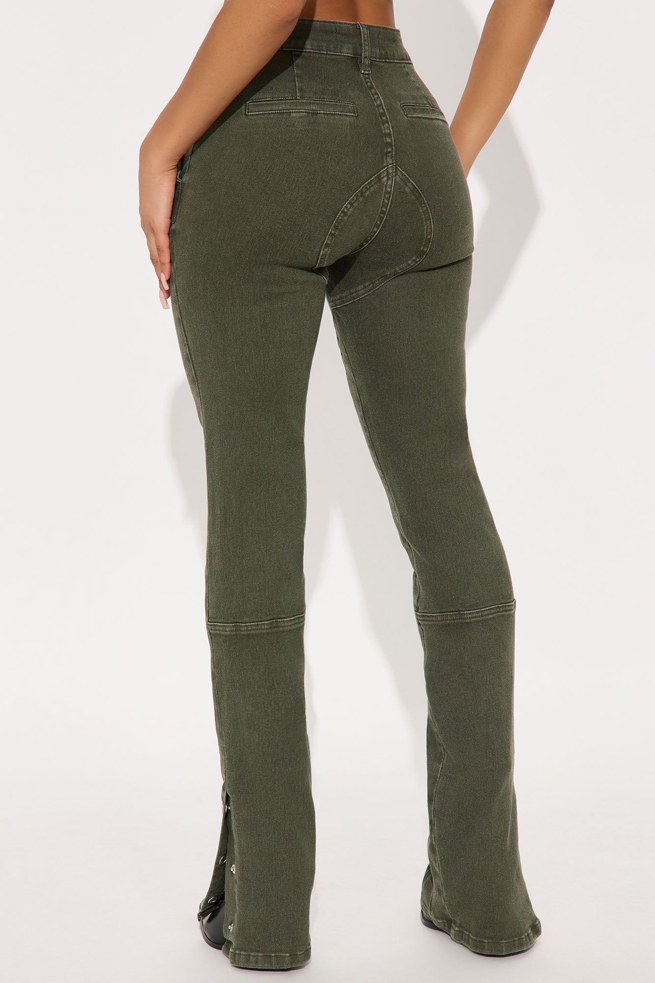 Chasin' You Mineral Wash Pant - Dark Olive 
