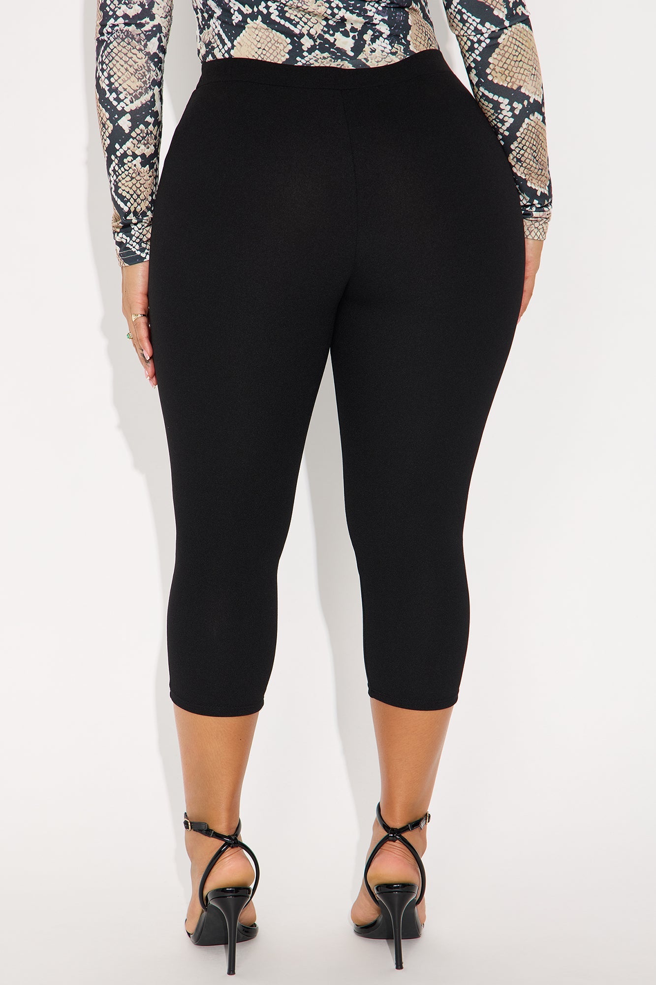 Brenda Mid Rise Knit Crepe Pintuck Capri Legging 21″ - Black