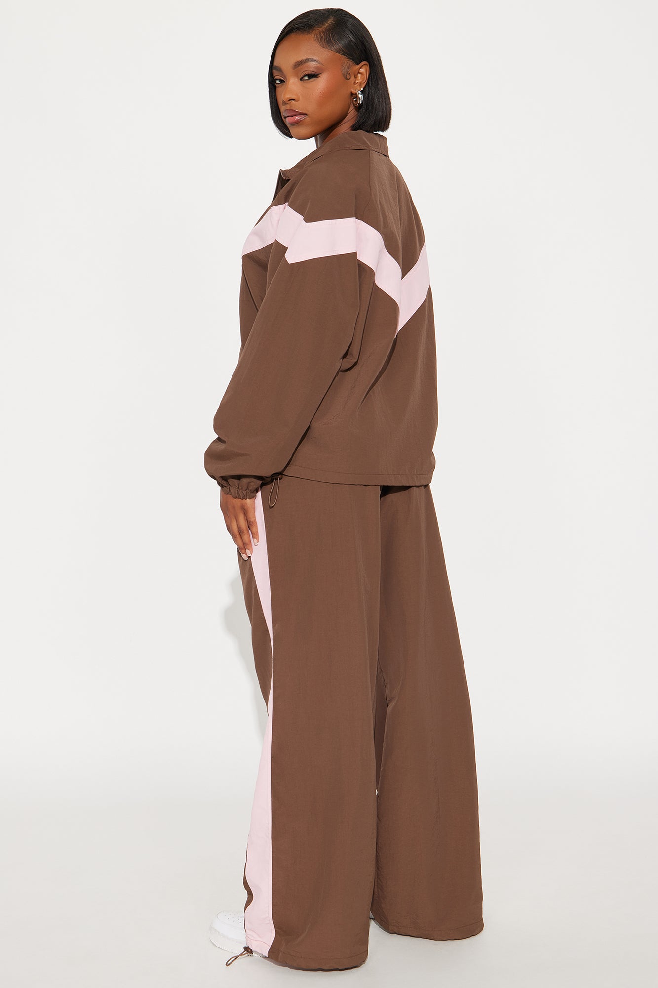 On Speed Dial Windbreaker Pant Set - Brown 