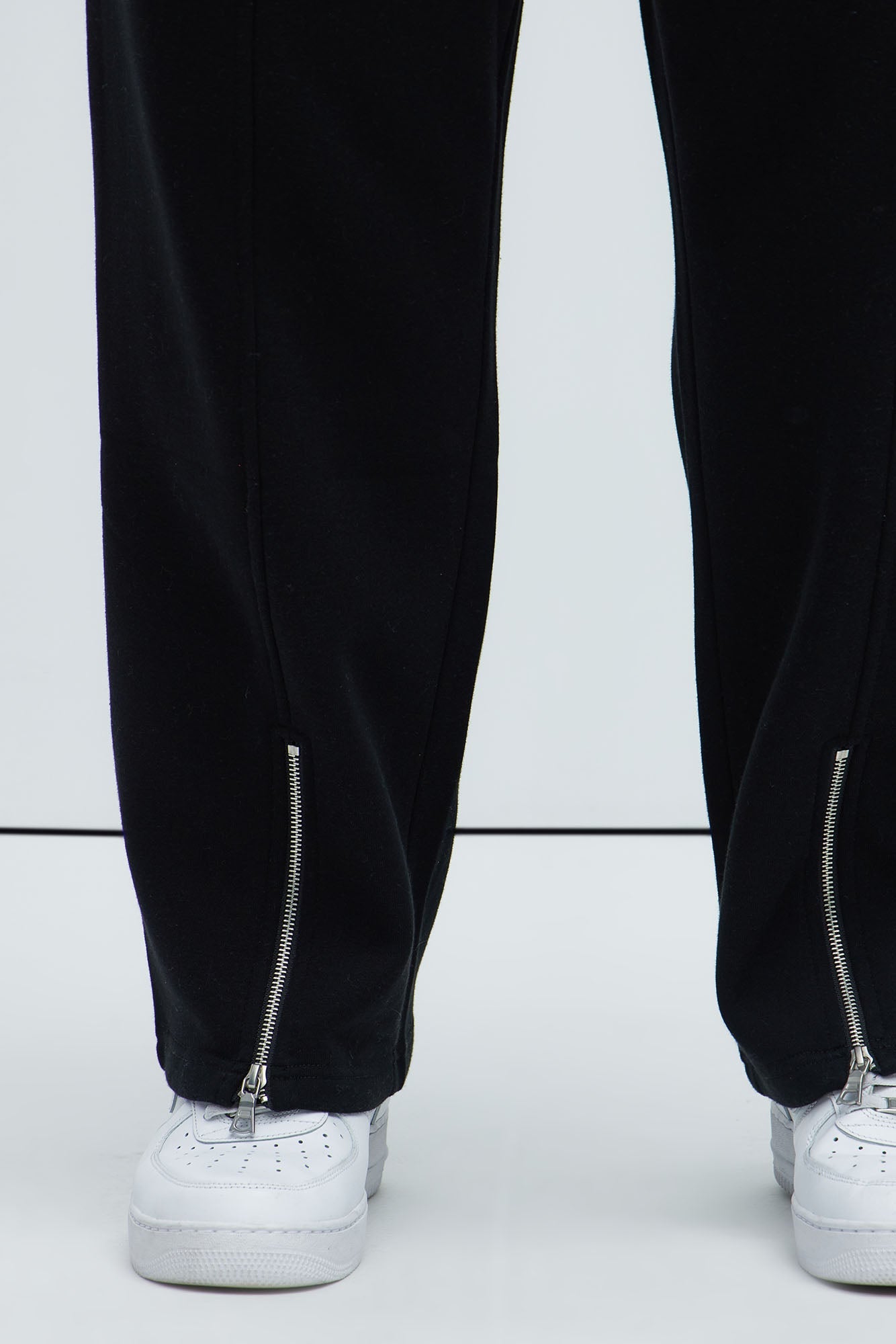 Tyson Elm Zip Hem Straight Sweatpants - Black